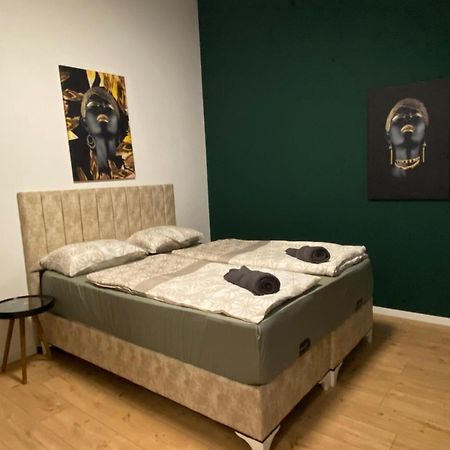8 Fully Equipped Studio Shared Apt W Terrace Margareten Wenen Buitenkant foto