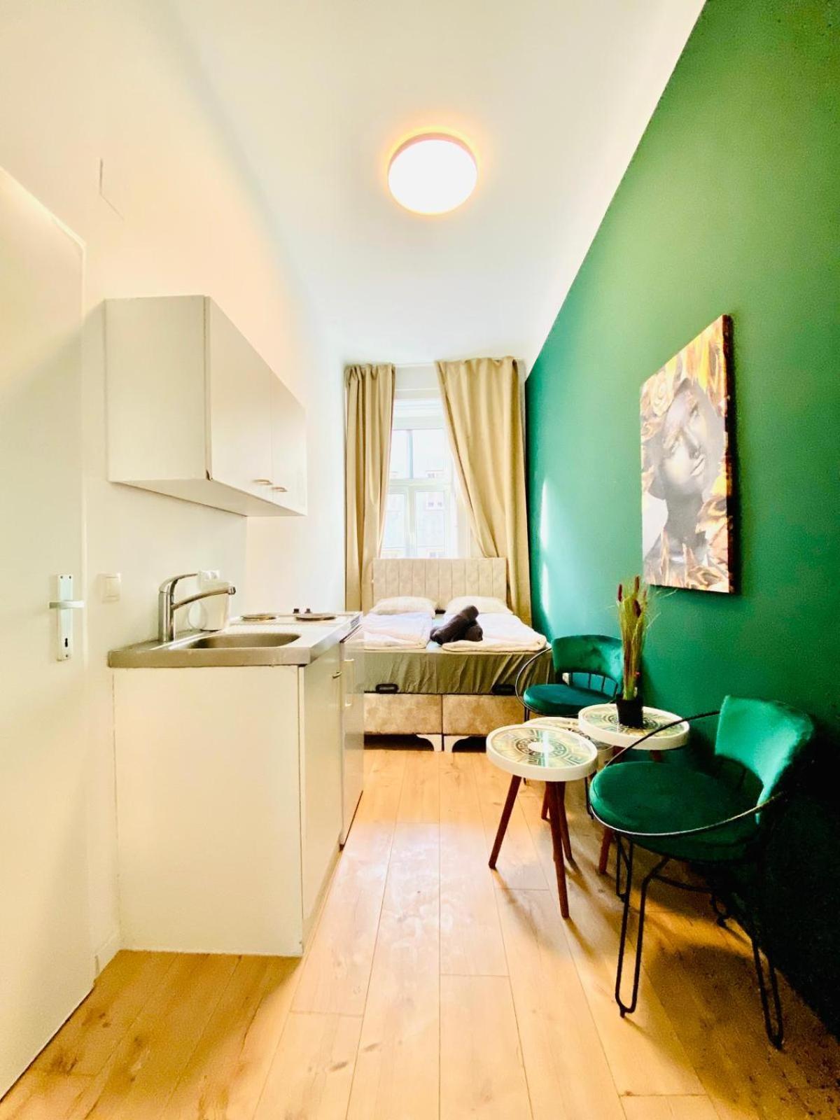 8 Fully Equipped Studio Shared Apt W Terrace Margareten Wenen Buitenkant foto