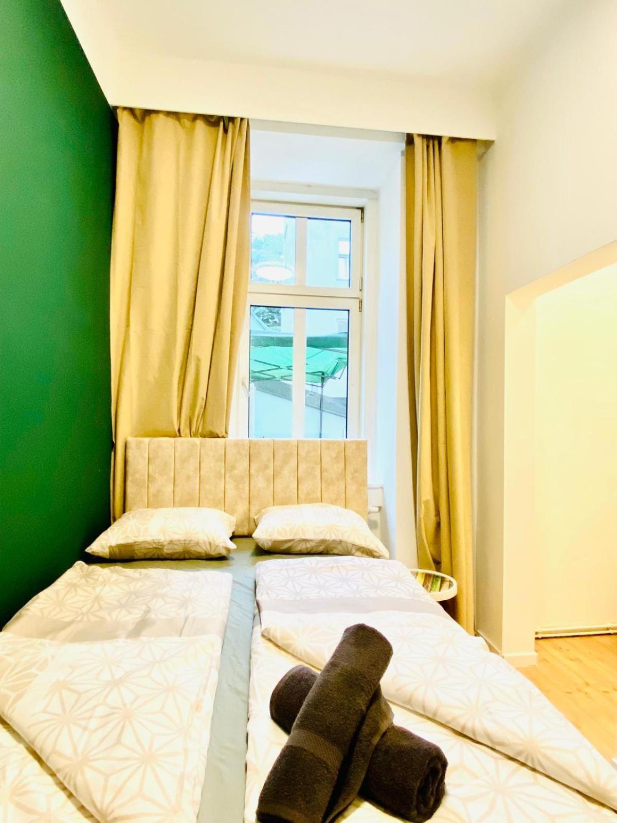8 Fully Equipped Studio Shared Apt W Terrace Margareten Wenen Buitenkant foto