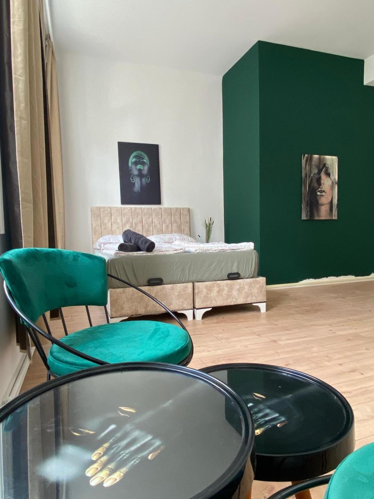 8 Fully Equipped Studio Shared Apt W Terrace Margareten Wenen Buitenkant foto