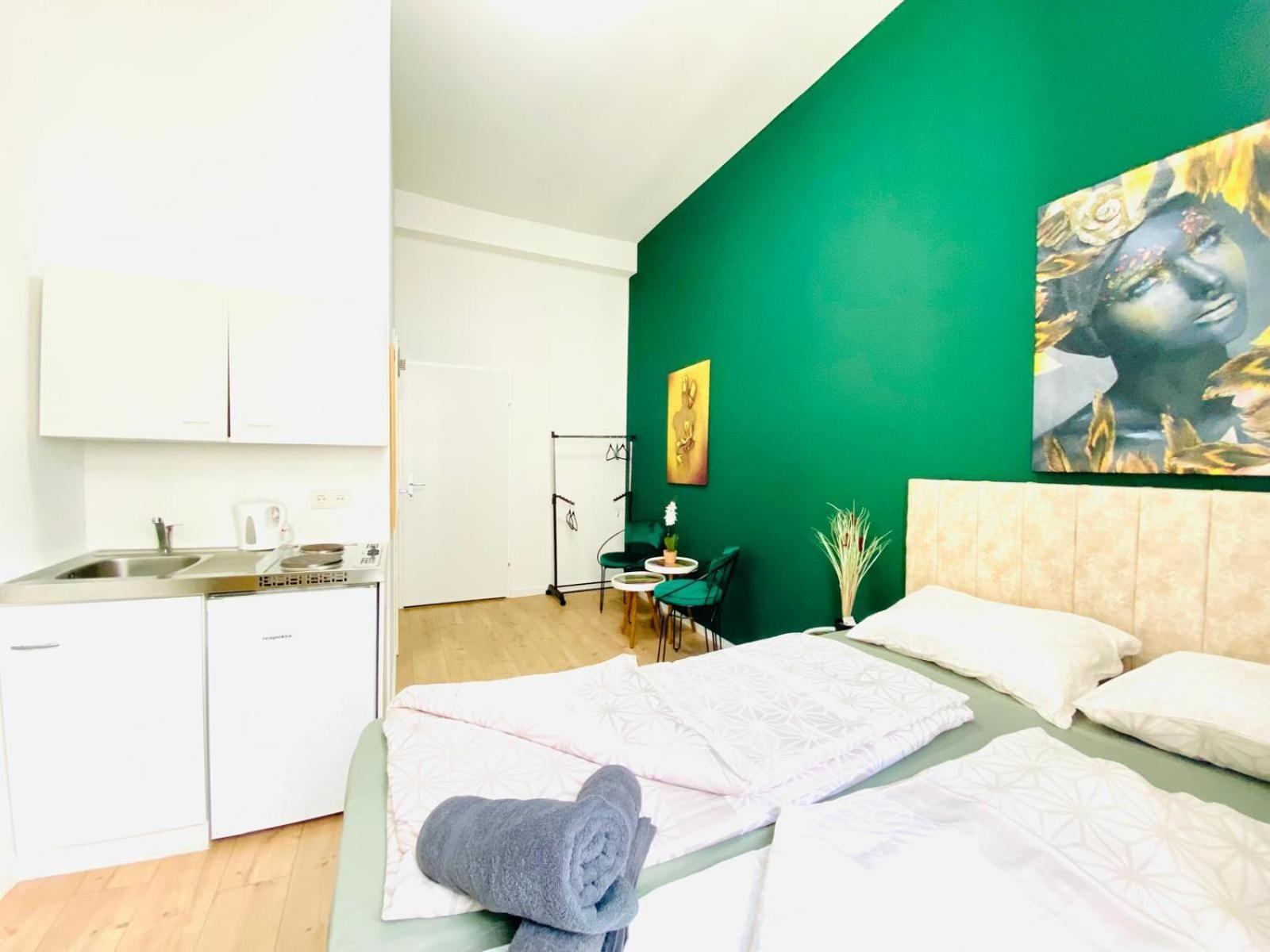 8 Fully Equipped Studio Shared Apt W Terrace Margareten Wenen Buitenkant foto