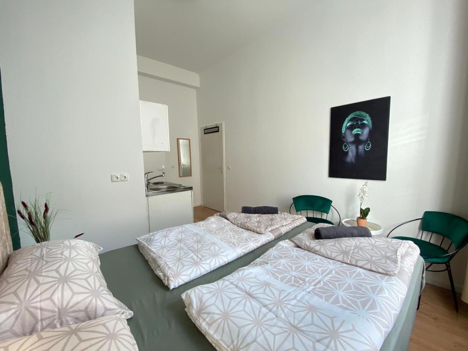 8 Fully Equipped Studio Shared Apt W Terrace Margareten Wenen Buitenkant foto