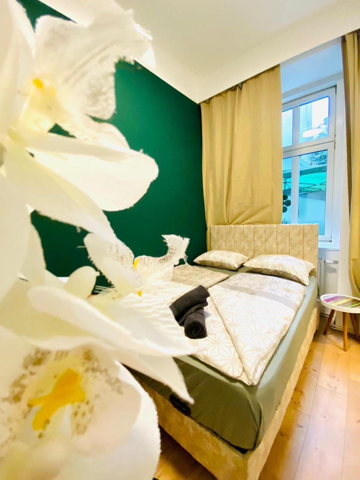 8 Fully Equipped Studio Shared Apt W Terrace Margareten Wenen Buitenkant foto
