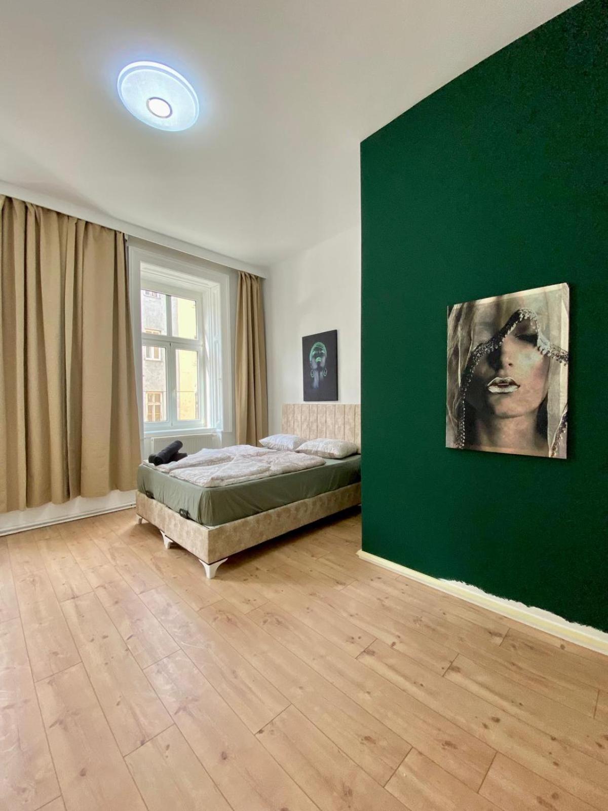 8 Fully Equipped Studio Shared Apt W Terrace Margareten Wenen Buitenkant foto