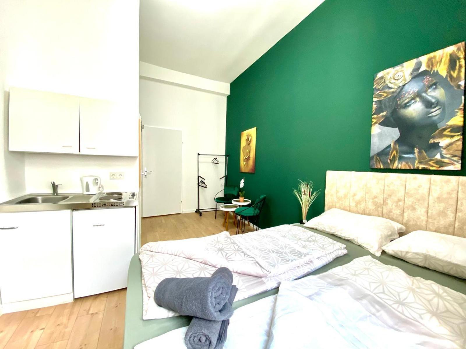 8 Fully Equipped Studio Shared Apt W Terrace Margareten Wenen Buitenkant foto