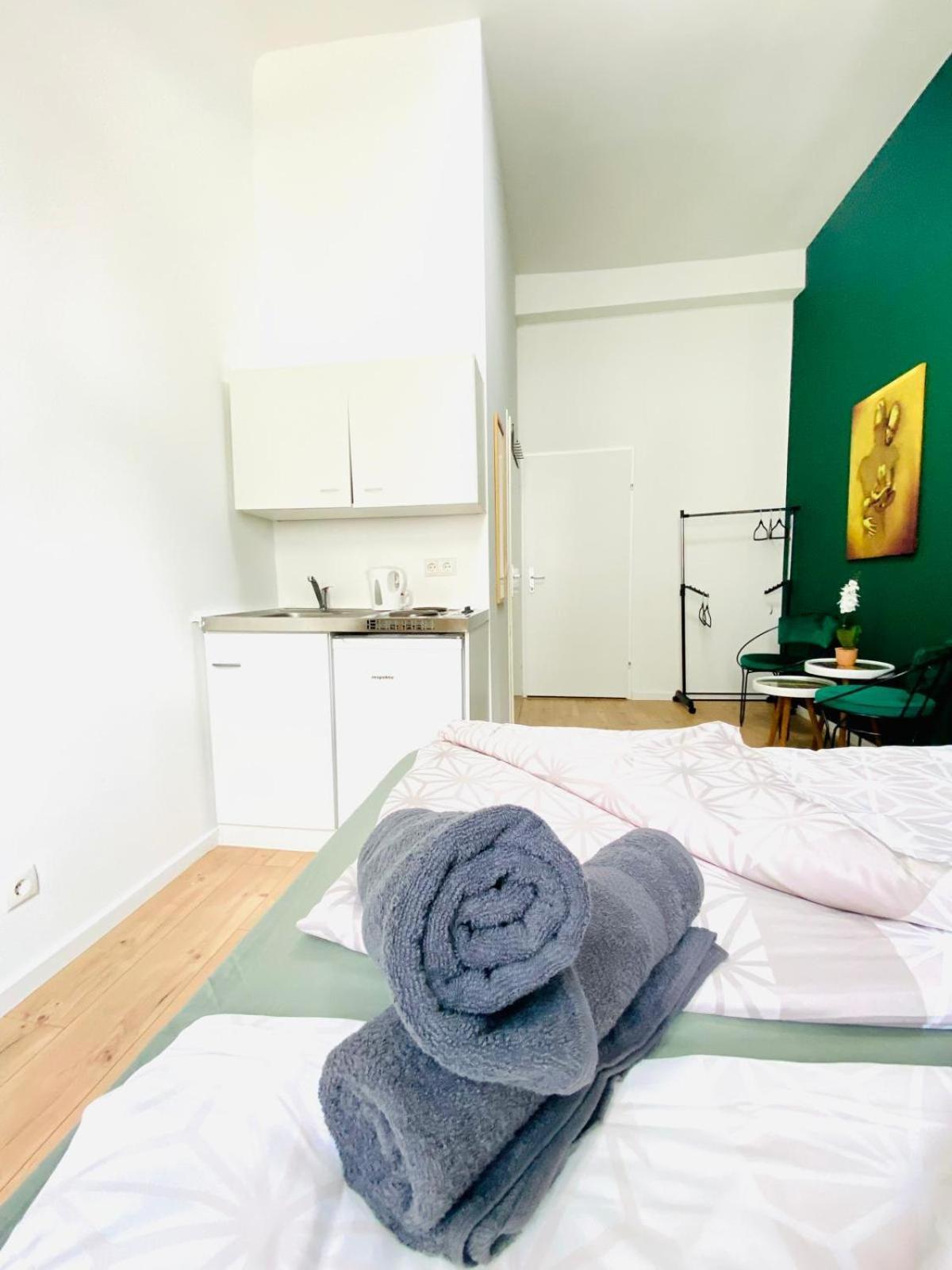 8 Fully Equipped Studio Shared Apt W Terrace Margareten Wenen Buitenkant foto