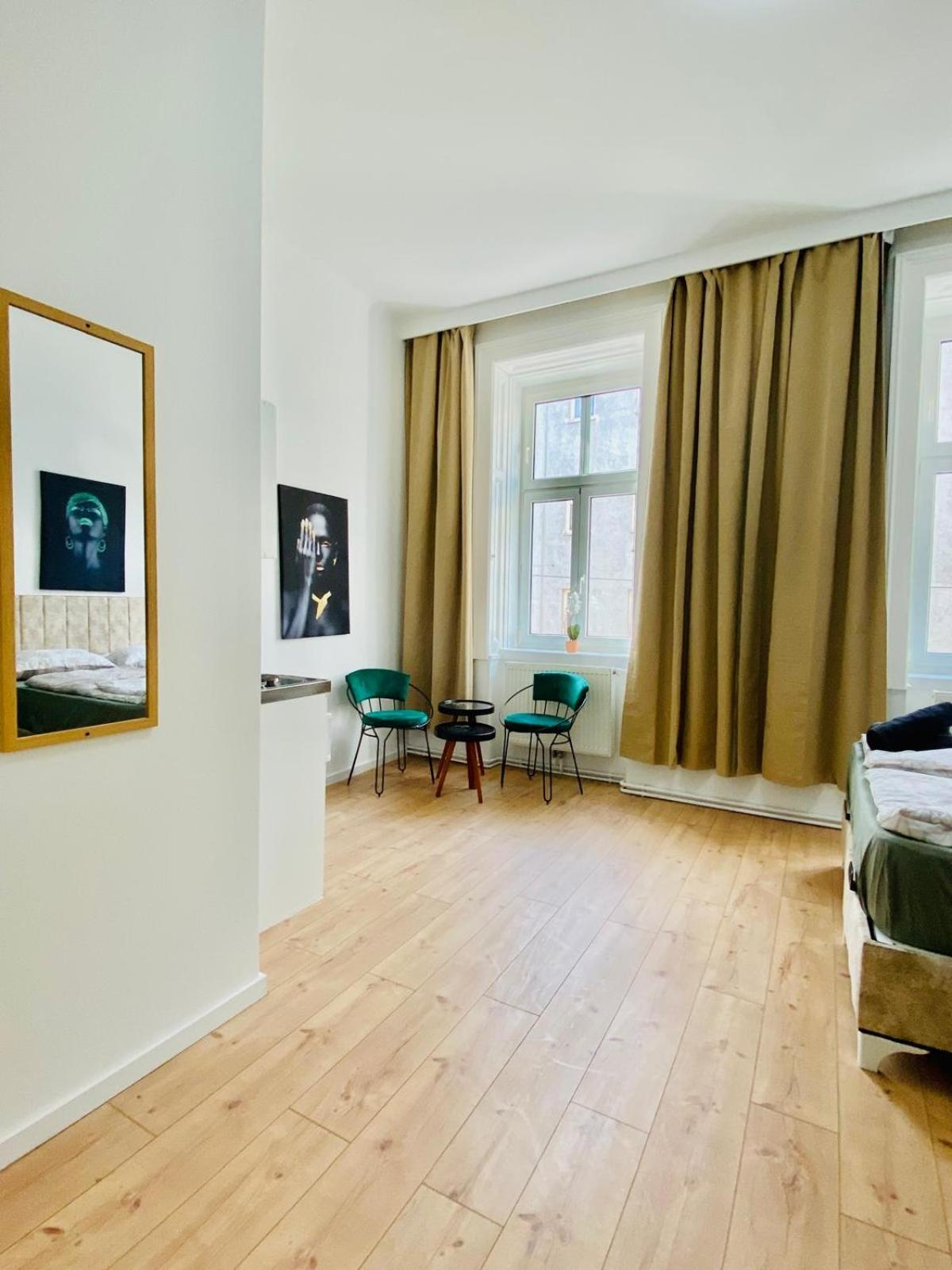 8 Fully Equipped Studio Shared Apt W Terrace Margareten Wenen Buitenkant foto
