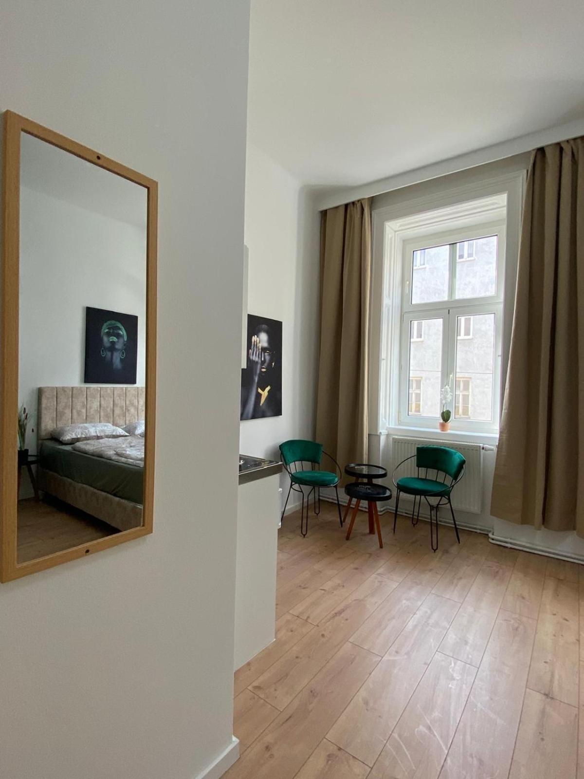 8 Fully Equipped Studio Shared Apt W Terrace Margareten Wenen Buitenkant foto