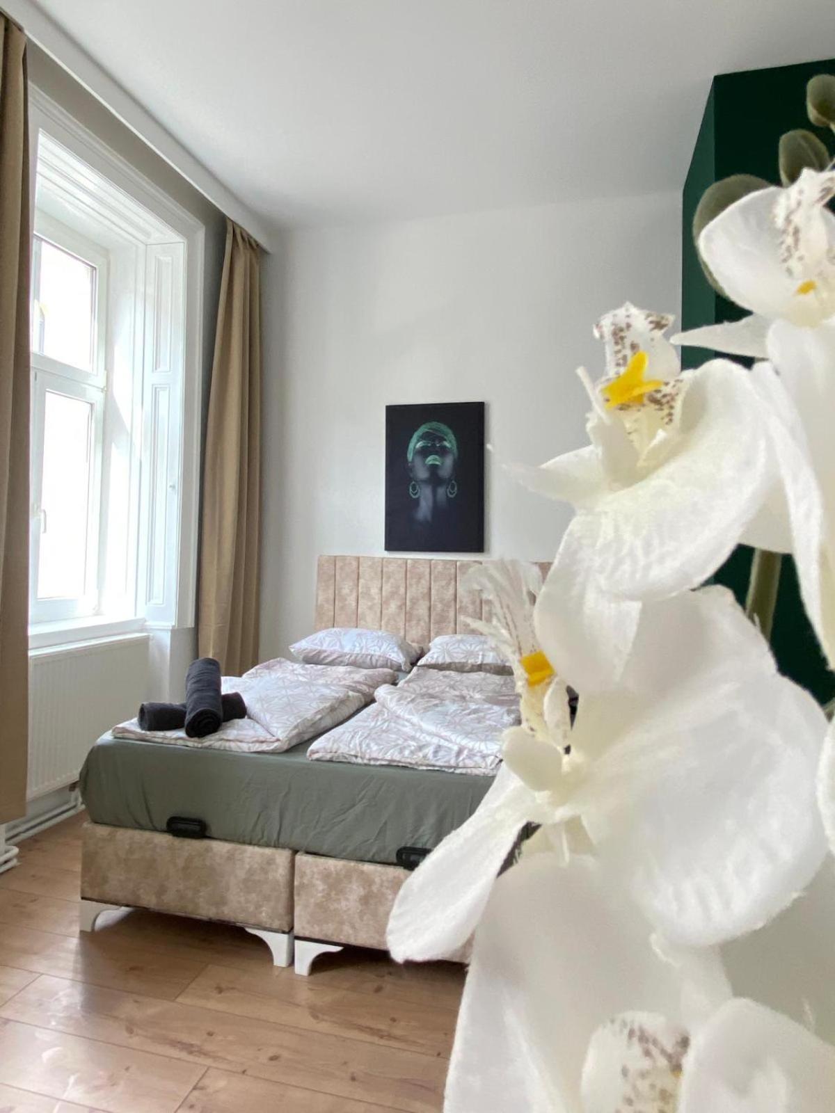 8 Fully Equipped Studio Shared Apt W Terrace Margareten Wenen Buitenkant foto
