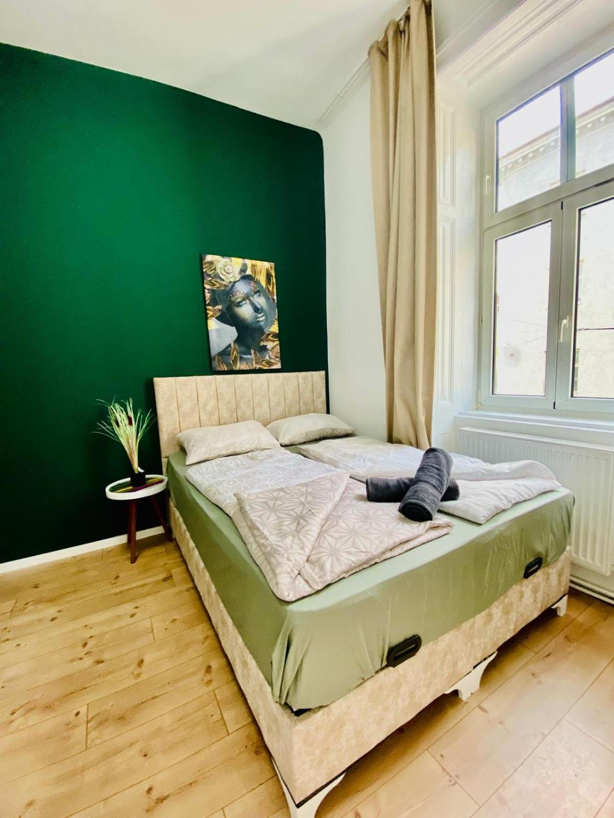 8 Fully Equipped Studio Shared Apt W Terrace Margareten Wenen Buitenkant foto