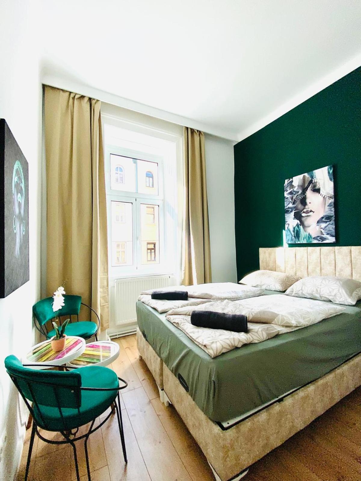 8 Fully Equipped Studio Shared Apt W Terrace Margareten Wenen Buitenkant foto