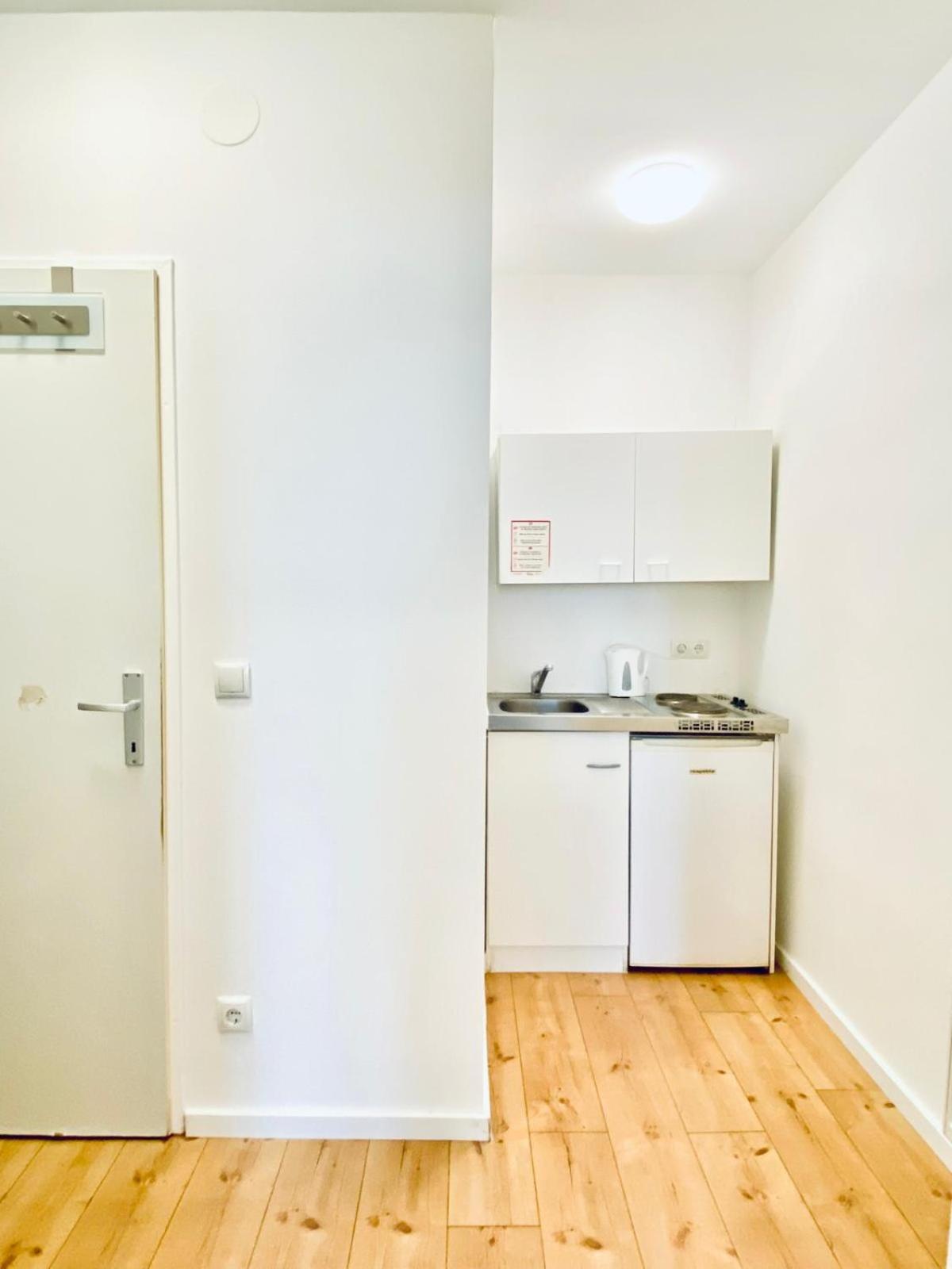 8 Fully Equipped Studio Shared Apt W Terrace Margareten Wenen Buitenkant foto