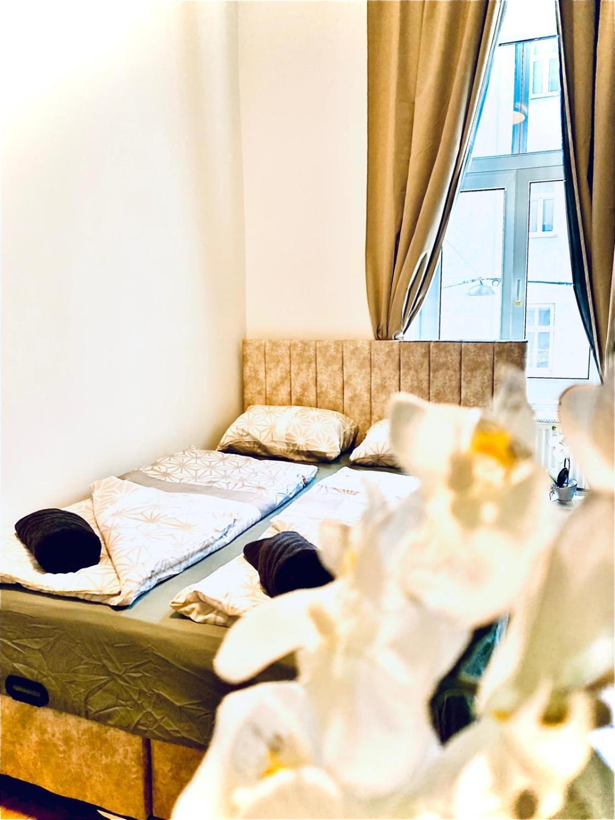 8 Fully Equipped Studio Shared Apt W Terrace Margareten Wenen Buitenkant foto