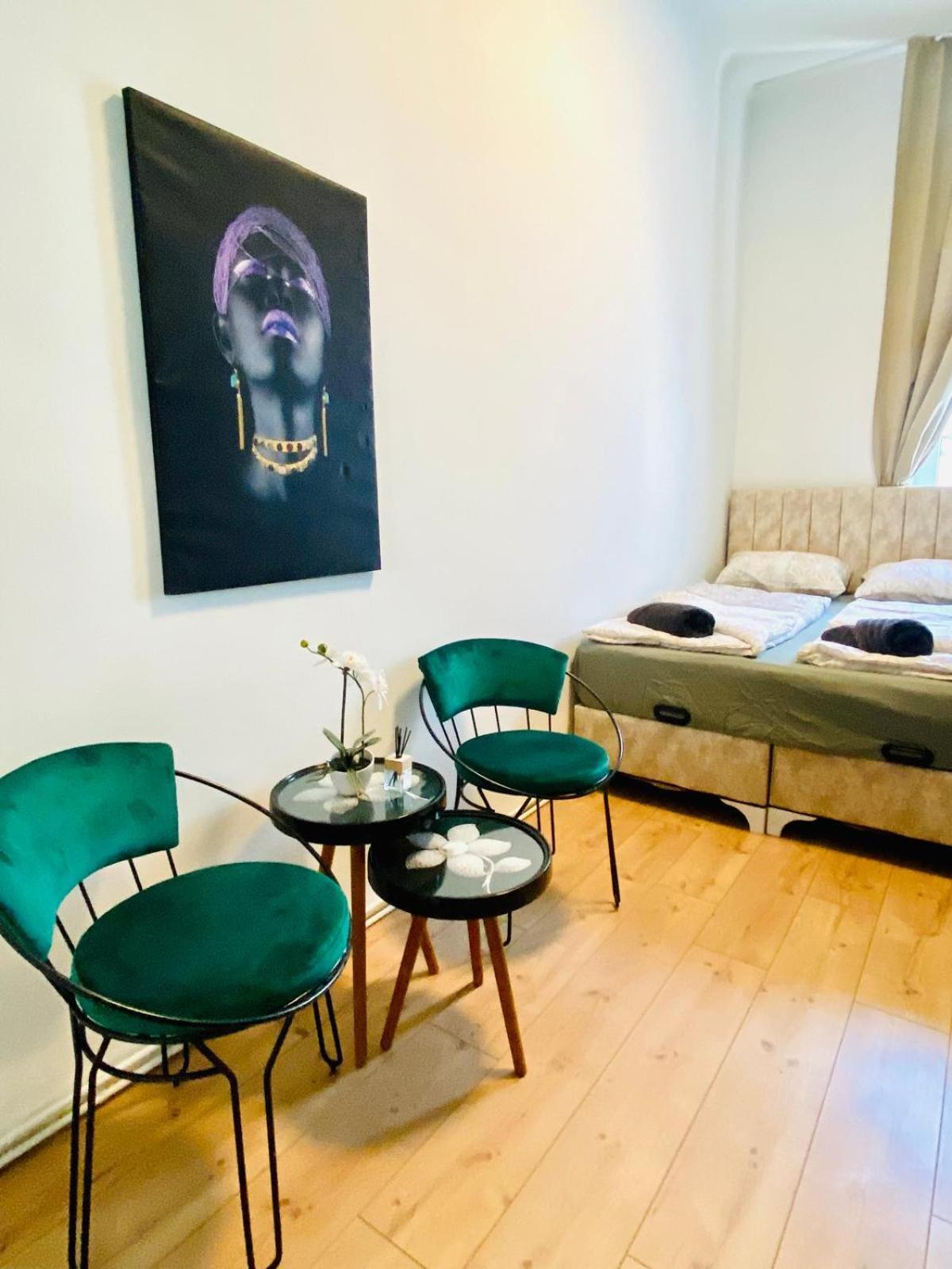 8 Fully Equipped Studio Shared Apt W Terrace Margareten Wenen Buitenkant foto
